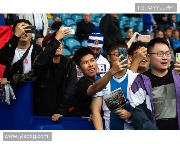 每日星报:谢周三一球迷借款给球队100万,匿名且不收利息